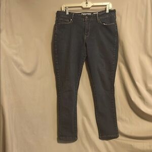 Levi modern skinny jeans size 12 short EUC